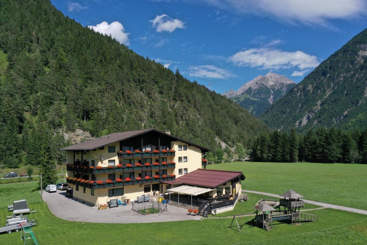 Schoenauer Hof 3*